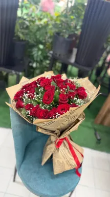 Kraft Ambalajda Kırmızı Gül Buketi
