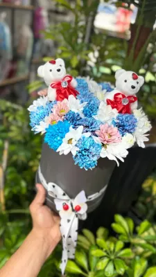 Kutuda Mavi Çiçekler ve Ayıcıklar